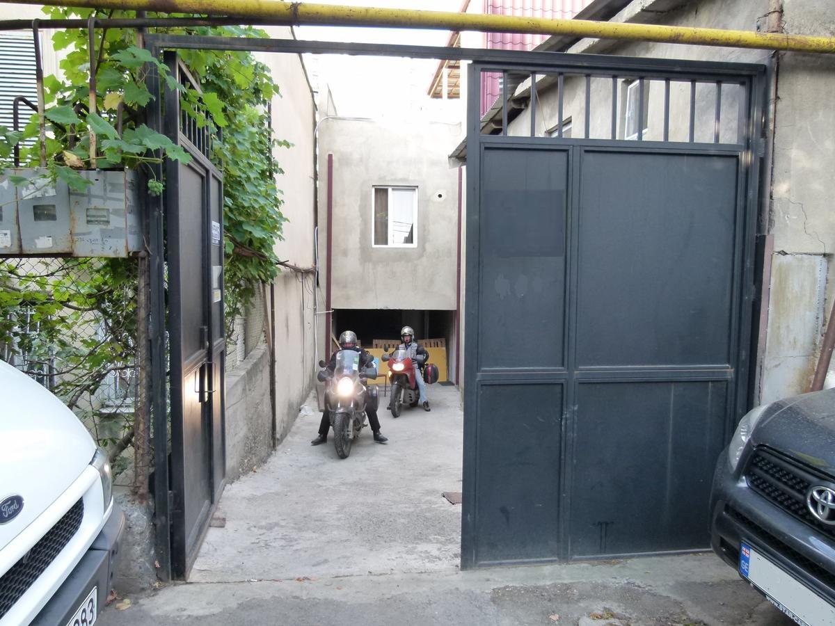 Why Me Eco-Friendly Hostel Tbilisi Buitenkant foto