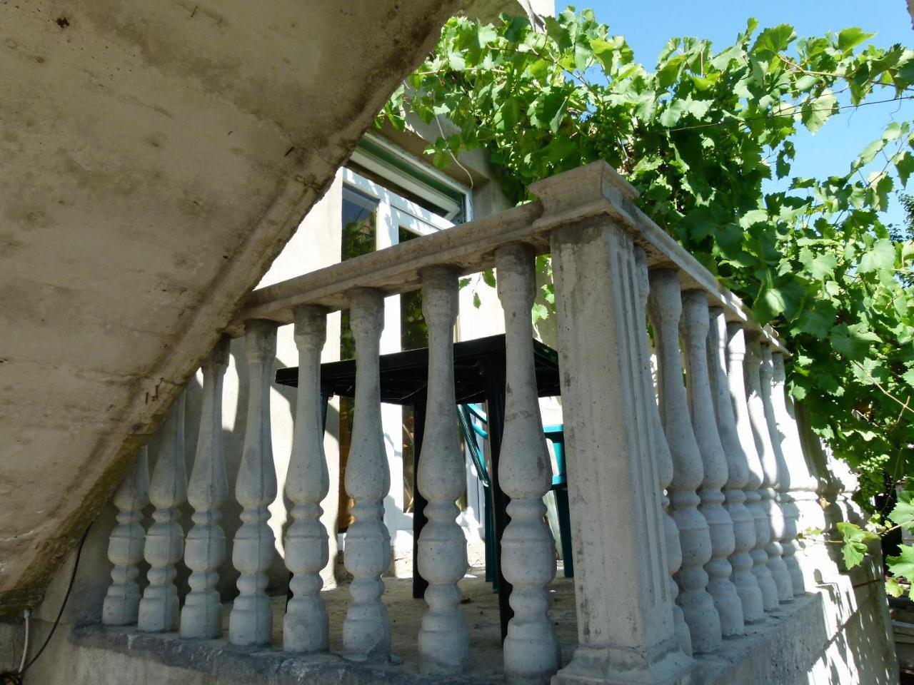 Why Me Eco-Friendly Hostel Tbilisi Buitenkant foto